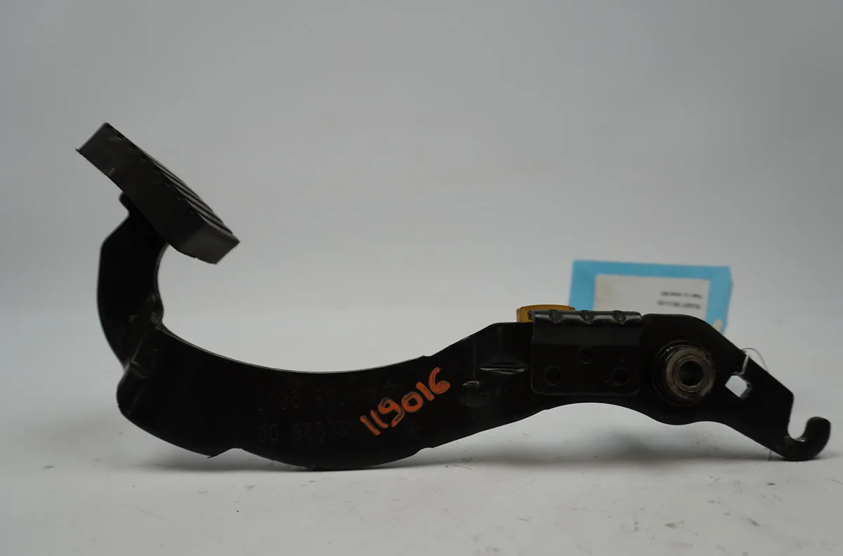 Pedale embrayage Peugeot 206 3-5 portes (2A-C) 2.0 hdi 90 (1999-2009) 5 portes occasion
