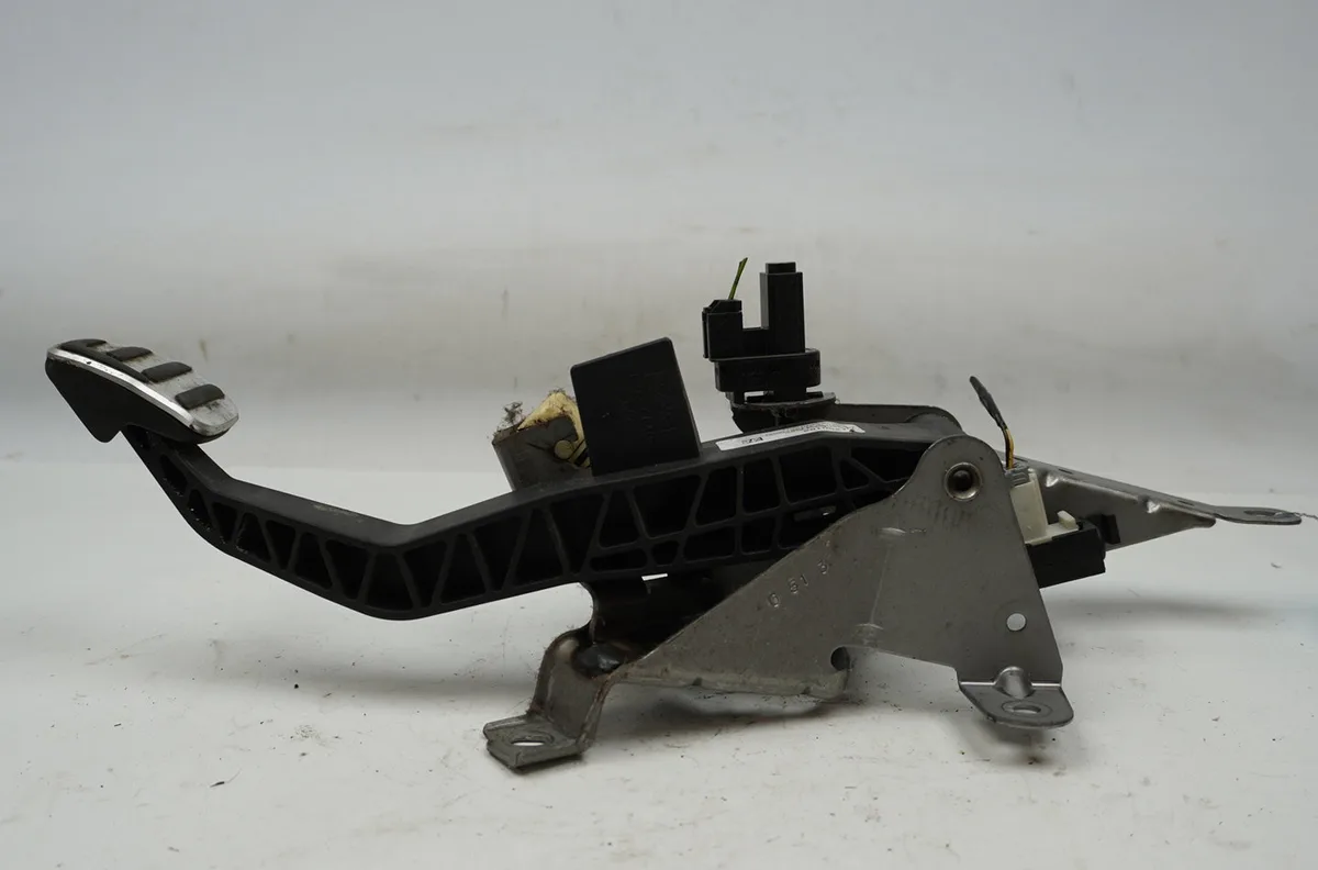 Pedale embrayage Volvo V50 (545) D2 (2010-2012) occasion