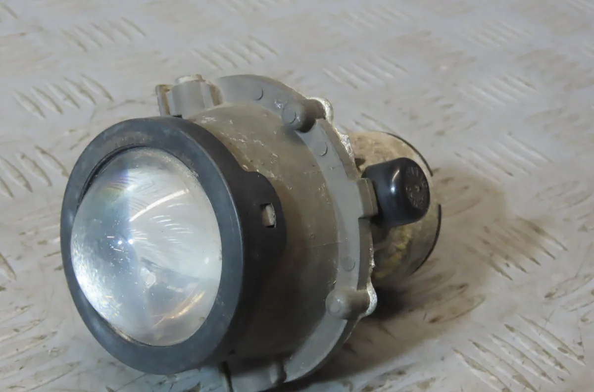 Phare antibrouillard avant droit KIA CEE-D 2010 occasion