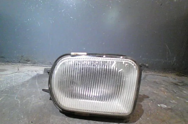 Phare antibrouillard avant droit MERCEDES 200 2001 occasion