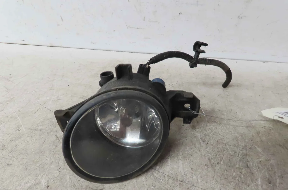 Phare antibrouillard avant droit NISSAN QASHQAI I occasion