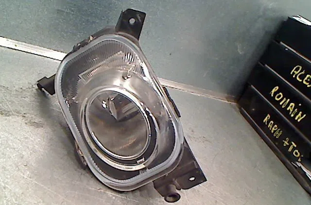 Phare antibrouillard avant droit Opel CORSA D (S07) 1.3 cdti (l08, l68) (2006-2014) 5 portes occasion