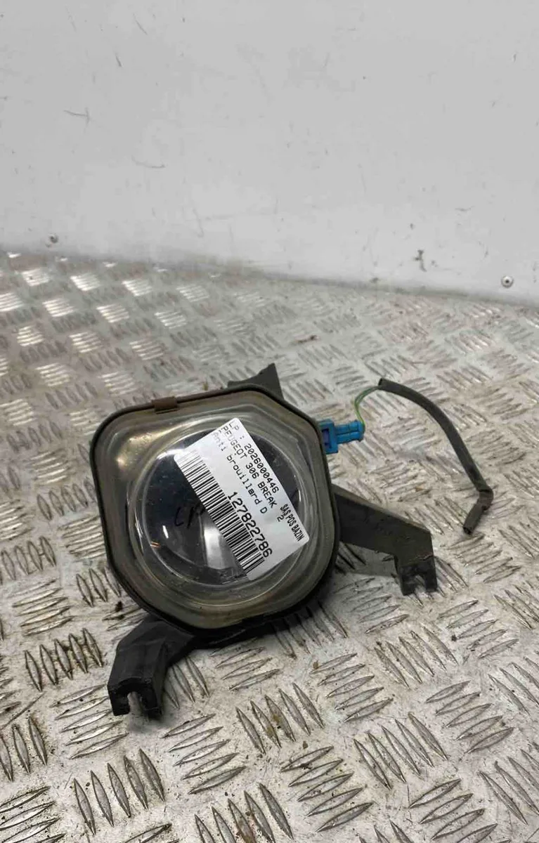 Phare antibrouillard avant droit PEUGEOT 306 BREAK occasion