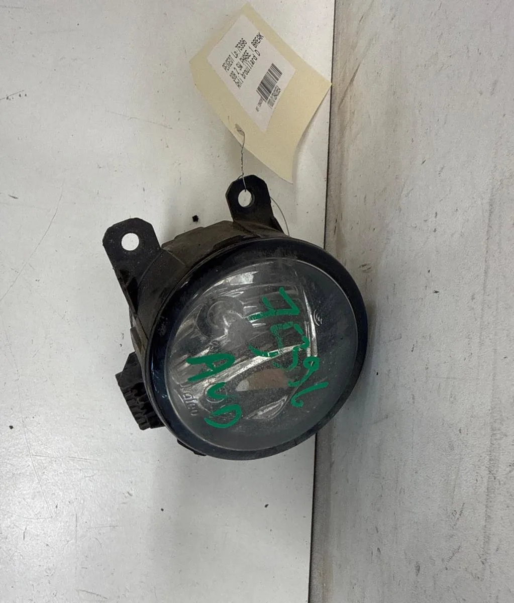 Phare antibrouillard avant droit Peugeot 308 SW II (LC_, LJ_, LR_, LX_, L4_) 1.6 hdi - bluehdi 115 (lcbhxm, lcbhxt) (201