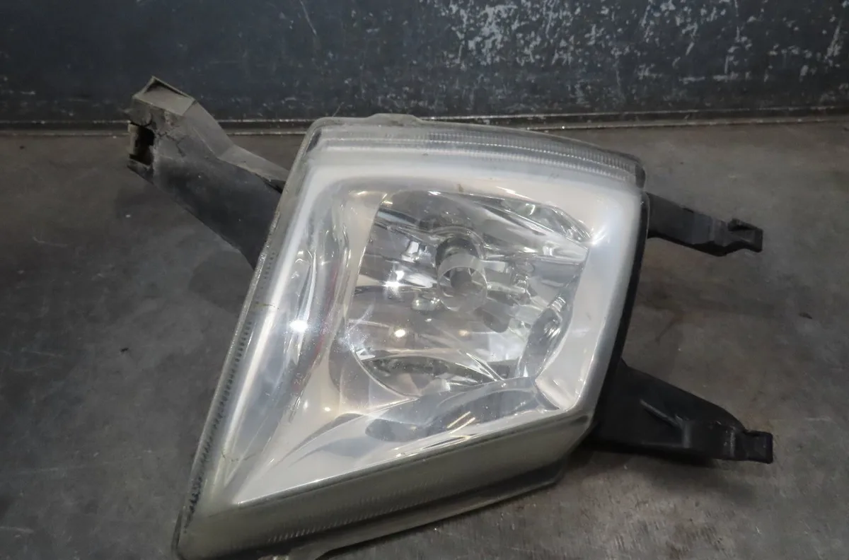 Phare antibrouillard avant droit PEUGEOT 407 2006 occasion