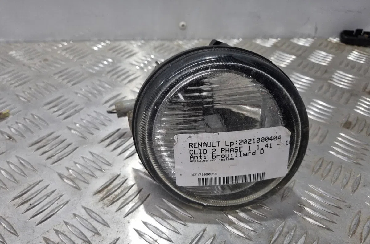 Phare antibrouillard avant droit RENAULT CLIO 2 PHASE 1 occasion
