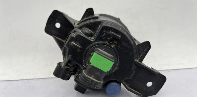 Phare antibrouillard avant droit RENAULT CLIO 3 PHASE 2 BREAK occasion