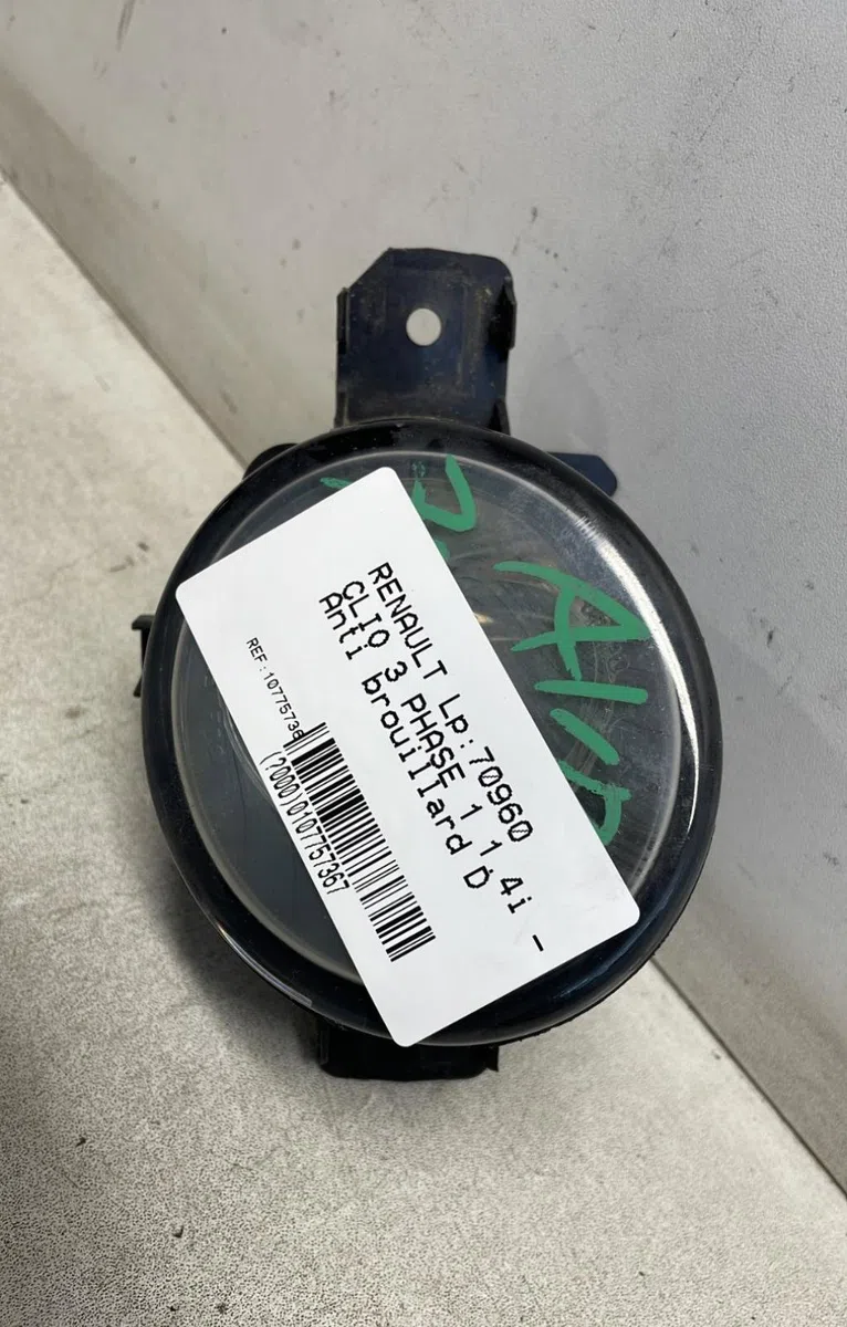 Phare antibrouillard avant droit Renault CLIO III (BR0-1, CR0-1) 1.4 16v (2005-2012) occasion