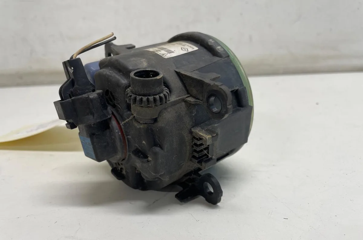 Phare antibrouillard avant droit Renault TWINGO II (CN0_) 1.2 turbo (cn0c, cn0f) (2007-2014) occasion