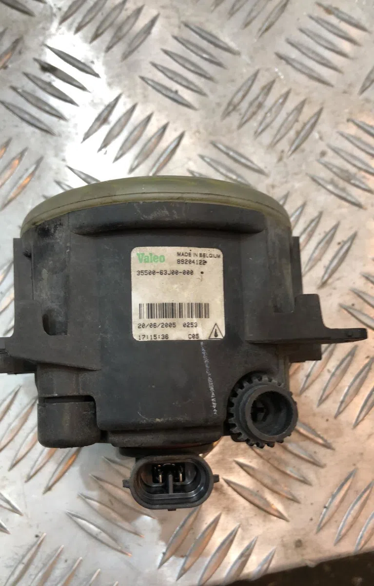 Phare antibrouillard avant droit SUZUKI SWIFT 3 occasion