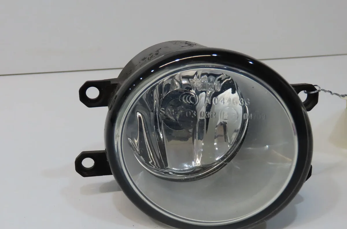 Phare antibrouillard avant droit Toyota AVENSIS Break (_T25_) 2.0 d-4d (adt250_) (2006-2008) occasion