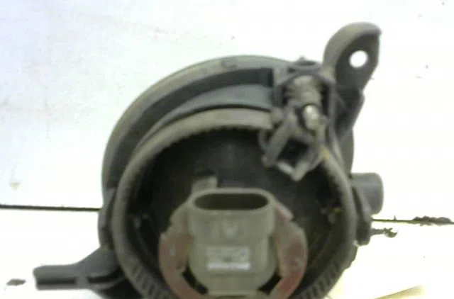 Phare antibrouillard avant droit Toyota COROLLA Verso (ZER_, ZZE12_, R1_) 2.2 d-4d (aur10_) (2005-2009) occasion