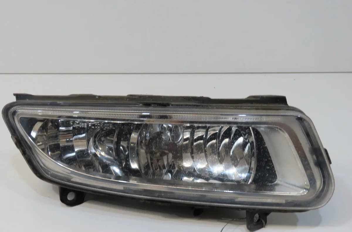 Phare antibrouillard avant droit Volkswagen POLO V (6R1, 6C1) 1.2 tdi (2009) 5 portes occasion