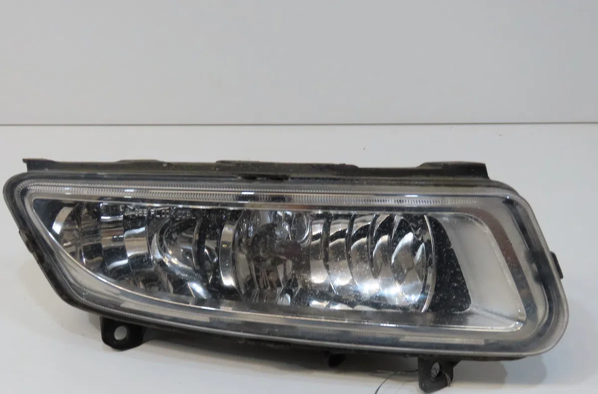 Phare antibrouillard avant droit Volkswagen POLO V (6R1, 6C1) 1.2 tdi (2009) 5 portes occasion