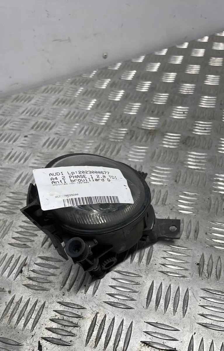 Phare antibrouillard avant gauche AUDI A4 2 PHASE 2 occasion