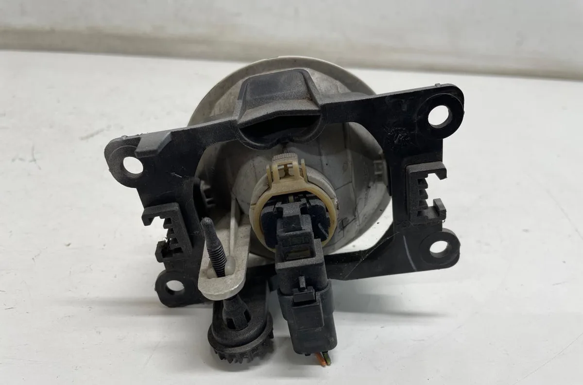 Phare antibrouillard avant gauche Peugeot 3008 Monospace (0U_) 2.0 hdi 150 - bluehdi 150 (2009-2016) 5 portes occasion