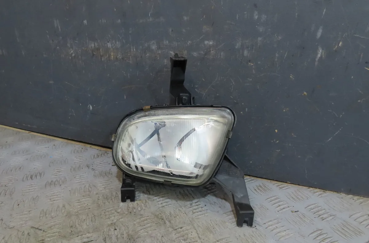 Phare antibrouillard avant gauche Peugeot 306 3-5 portes (7A, 7C, N3, N5) 1.6 (1993-2000) occasion