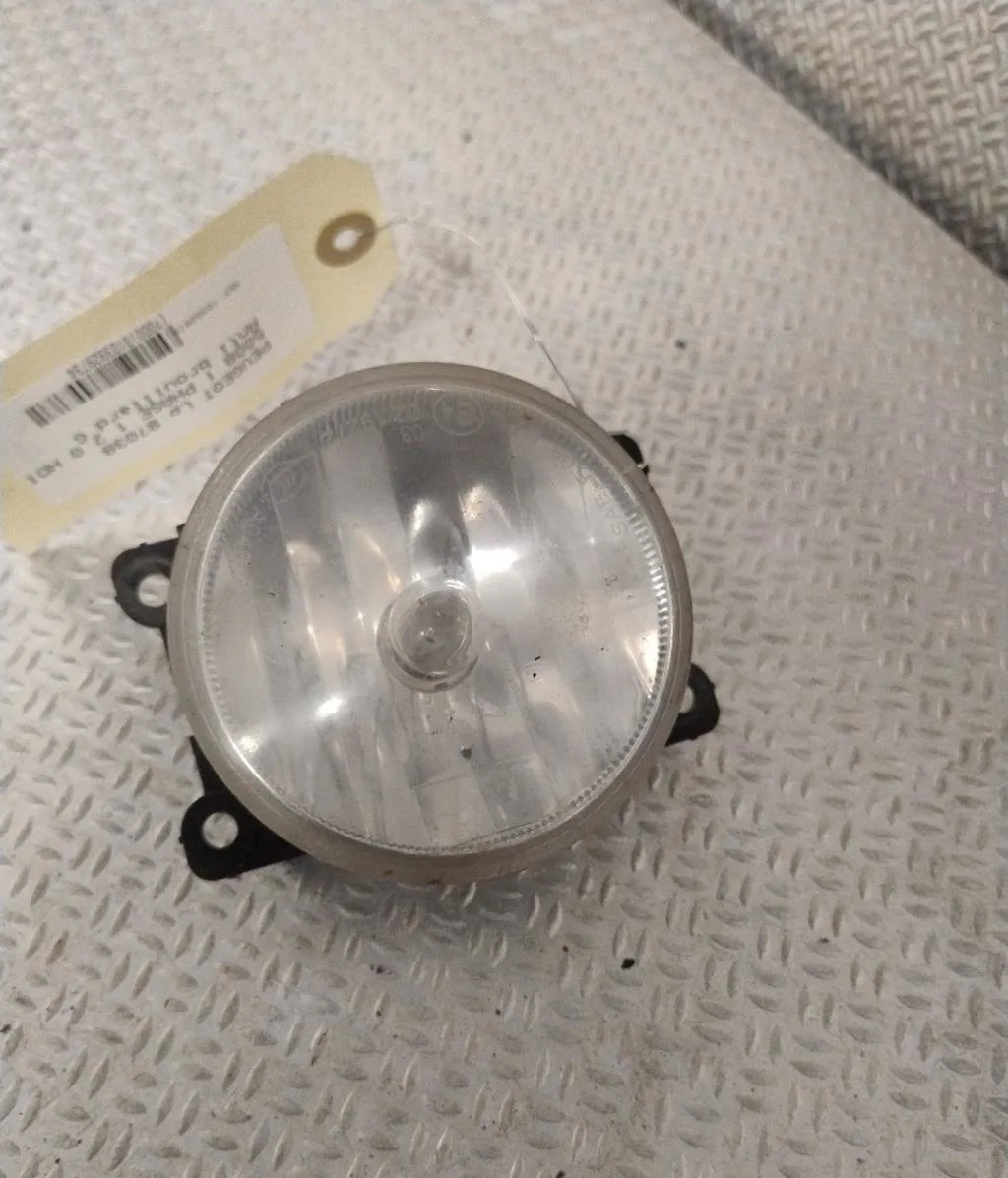Phare antibrouillard avant gauche Peugeot 5008 (0U_, 0E_) 2.0 hdi 150 - bluehdi 150 (2009-2017) 5 portes occasion