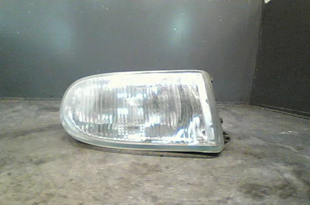 Phare antibrouillard avant gauche RENAULT CLIO I Phase 1 06-1990--03-1994 occasion