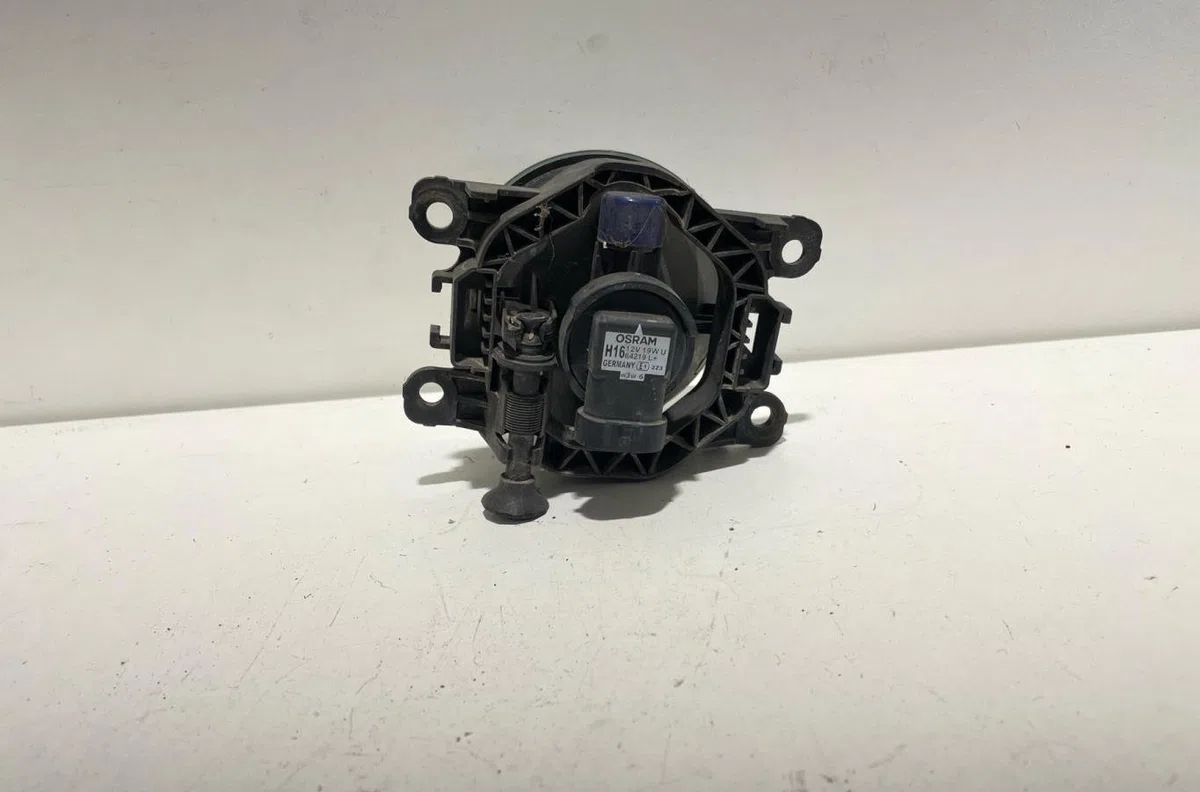 Phare antibrouillard avant gauche Renault MEGANE III 3-5 portes (BZ0-1_, B3_) 1.5 dci (bz09, bz0d, bz1w, bz29, bz14) (20