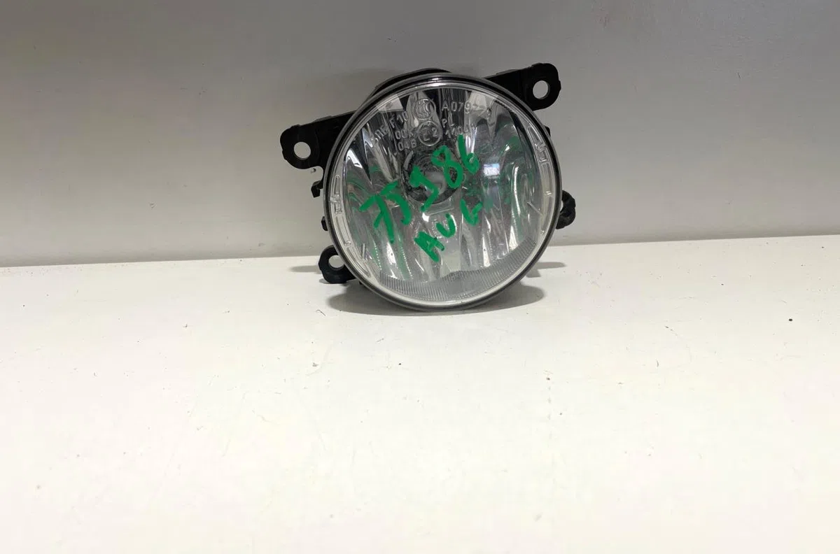 Phare antibrouillard avant gauche Renault MEGANE III 3-5 portes (BZ0-1_, B3_) 1.5 dci (bz09, bz0d, bz1w, bz29, bz14) (20