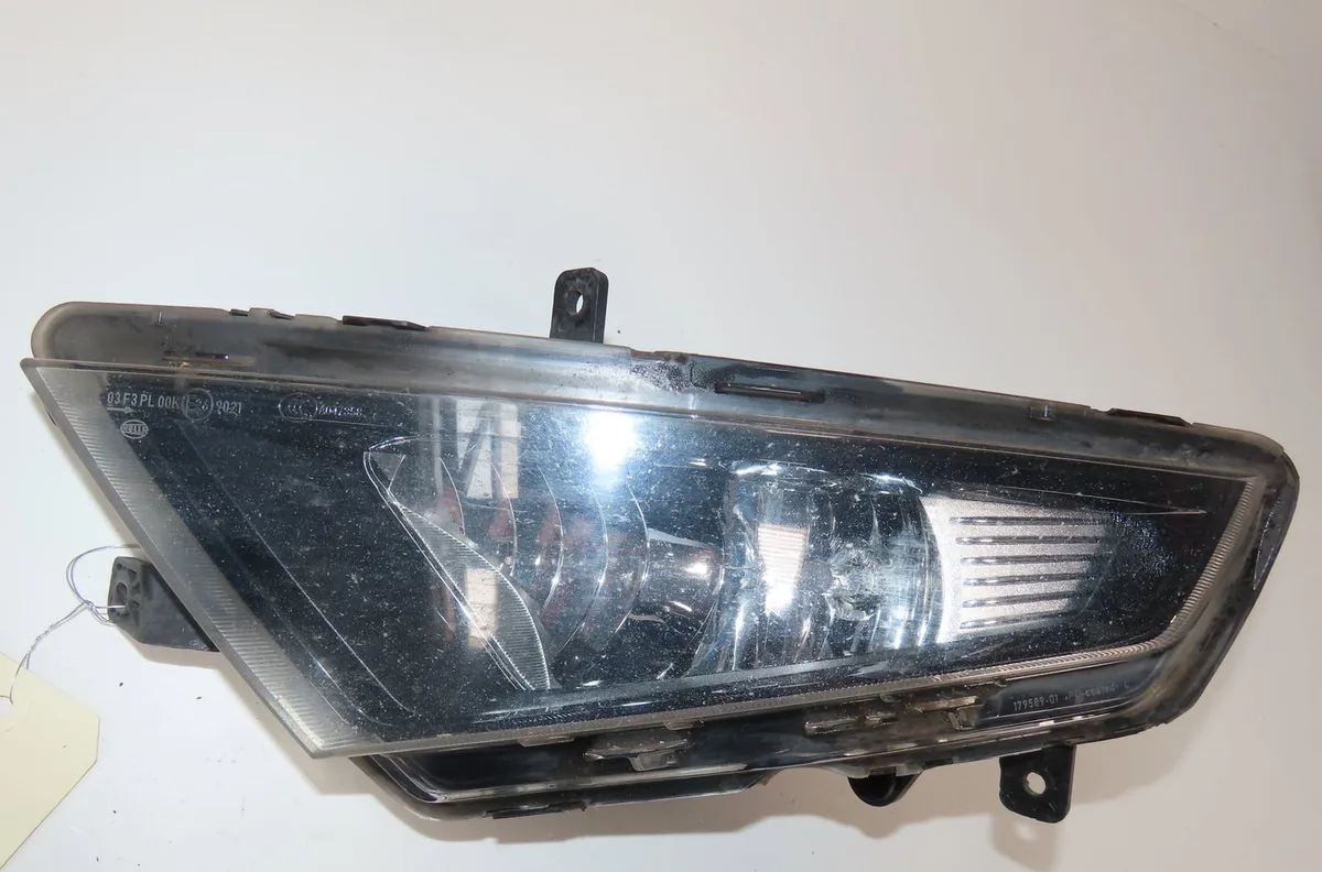 Phare antibrouillard avant gauche Seat LEON (5F1) 2.0 tdi (2012-2020) 5 portes occasion