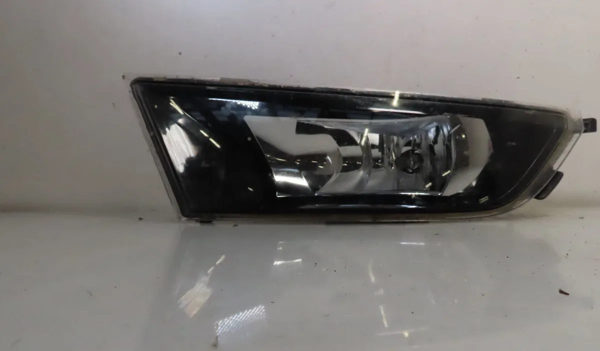 Phare antibrouillard avant gauche Skoda FABIA III (NJ3) 1.0 (2014-2021) occasion