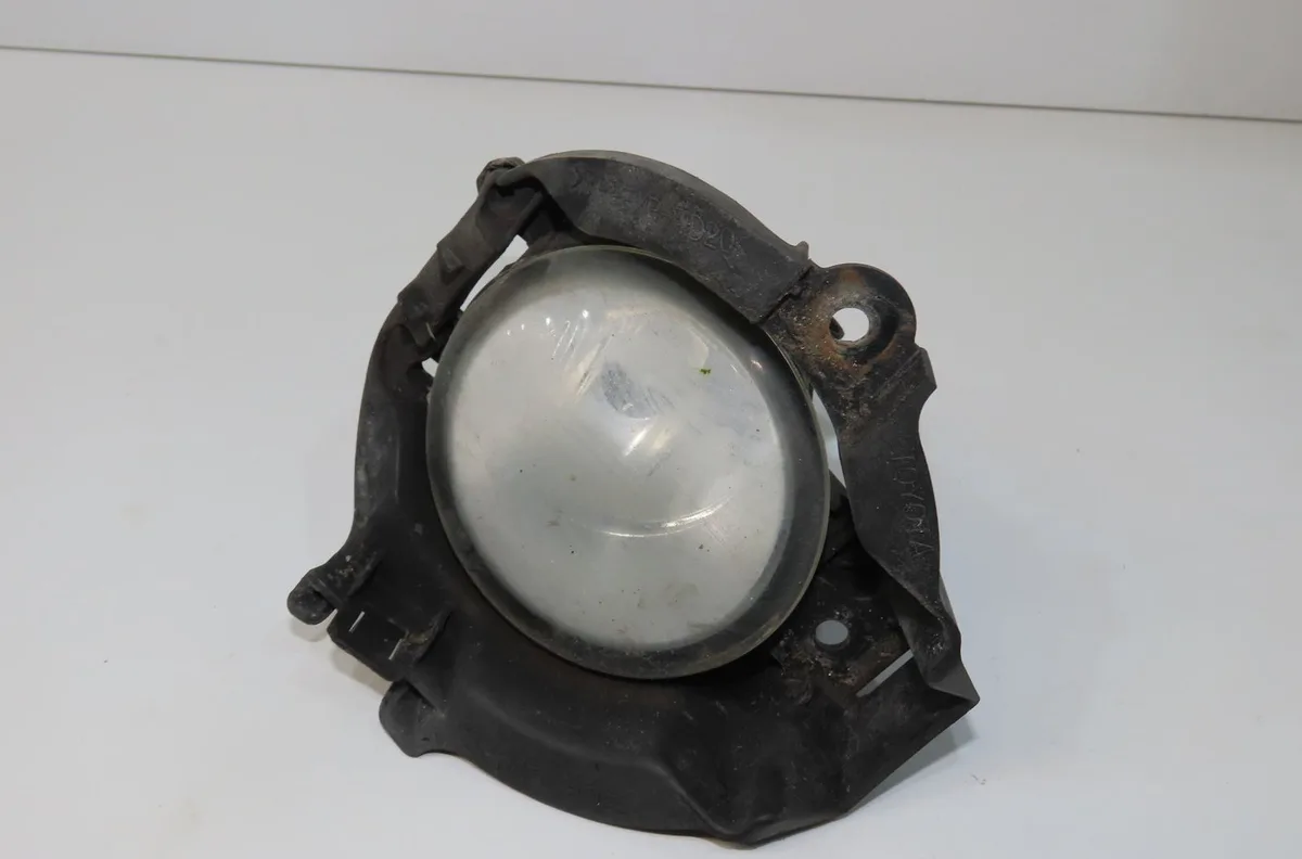Phare antibrouillard avant gauche Toyota AURIS (_E15_) 1.4 d-4d (nde150_) (2007-2012) 3 portes occasion
