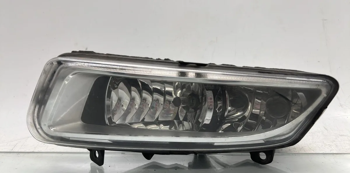 Phare antibrouillard avant gauche VOLKSWAGEN POLO 5 PHASE 1 occasion