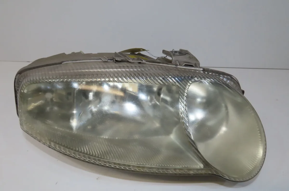 Phare droit Alfa romeo 147 (937_) 1.6 16v t.spark (937.axa1a, 937.axb1a, 937.bxb1a) (2001-2010) occasion