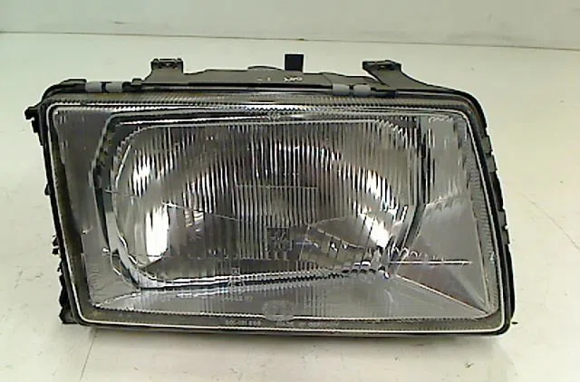 Phare droit Audi 100 C3 A trois volumes (443, 444) 2.2 (1984-1986) occasion