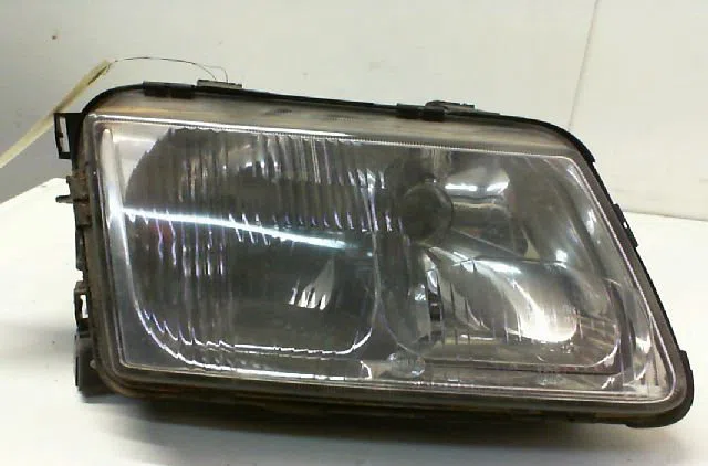 Phare droit AUDI A3 I occasion