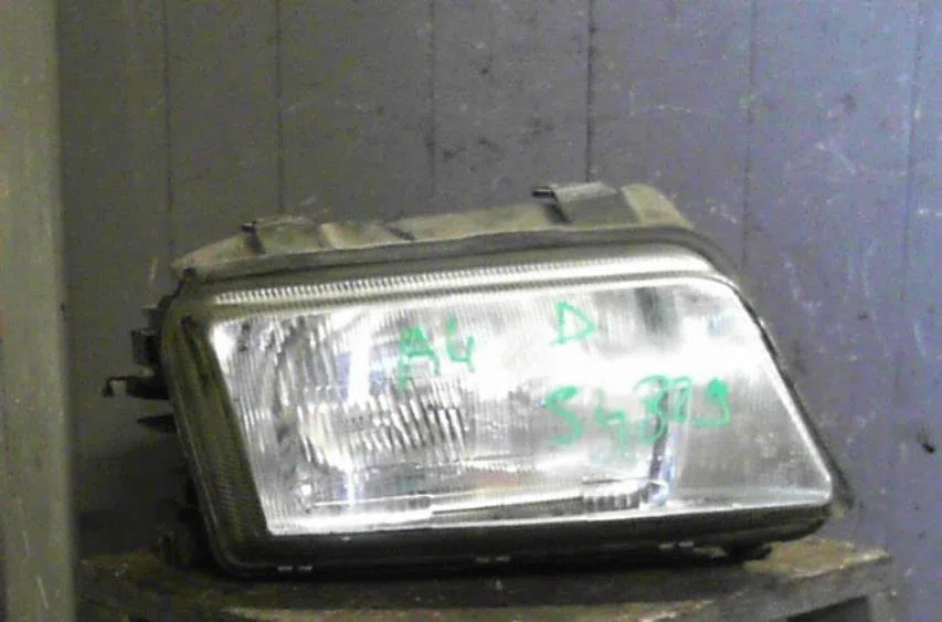 Phare droit AUDI A4 1  A4 1 AVANT PHASE 1 BREAK occasion