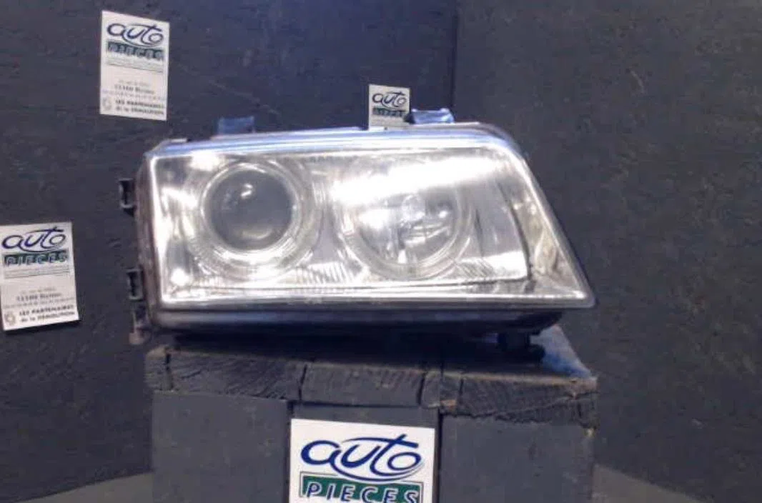 Phare droit AUDI A4 1  A4 1 PHASE 1 occasion