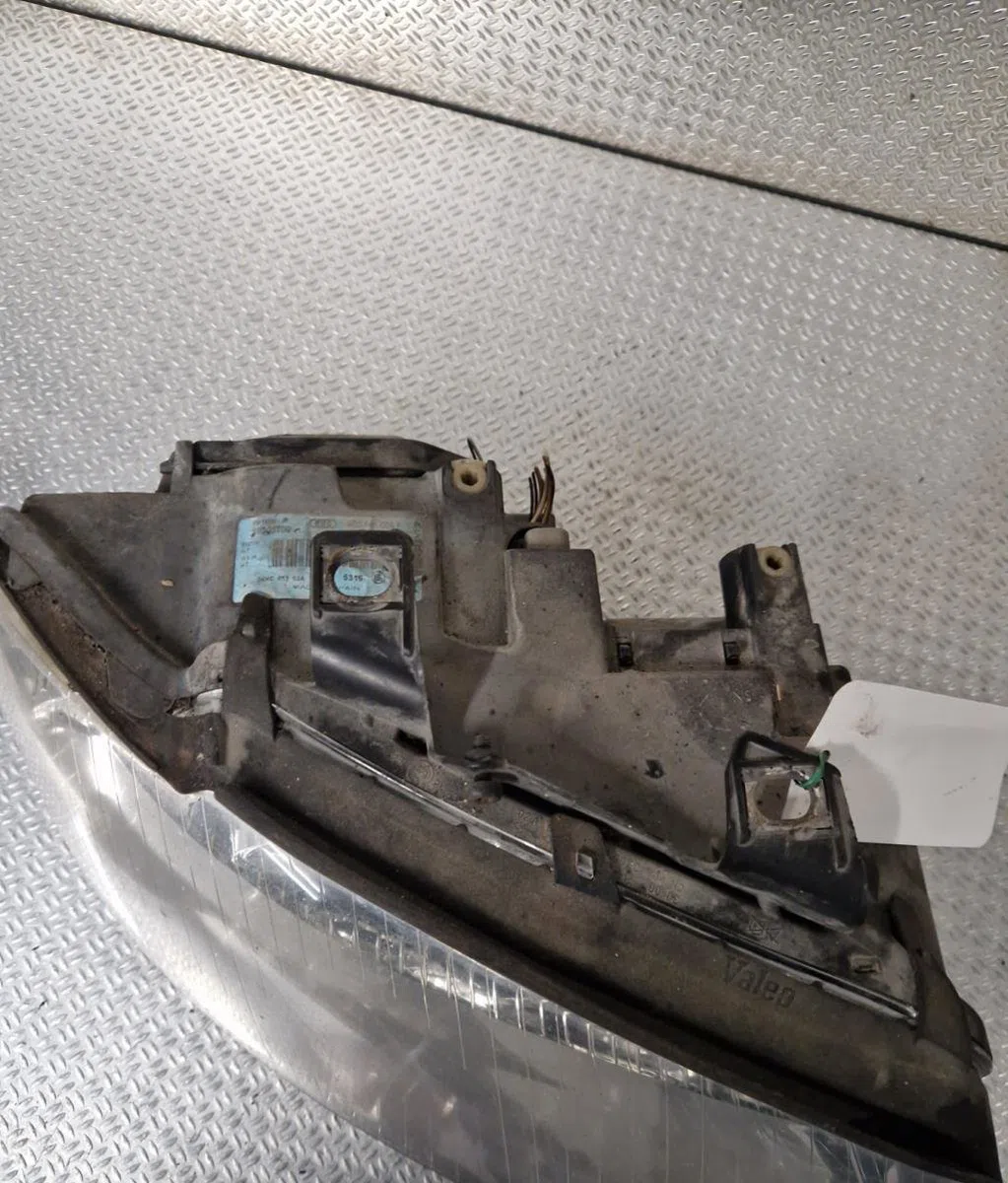 Phare droit AUDI A4 2  A4 2 AVANT PHASE 1 BREAK occasion