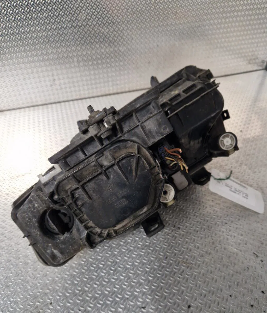 Phare droit AUDI A4 2  A4 2 AVANT PHASE 1 BREAK occasion