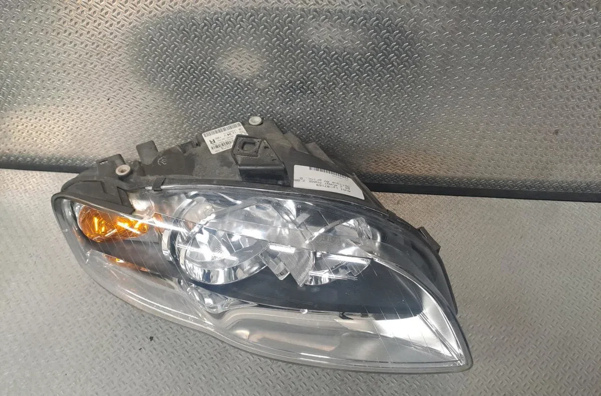 Phare droit AUDI A4 2 A4 2 AVANT PHASE 2 BREAK occasion