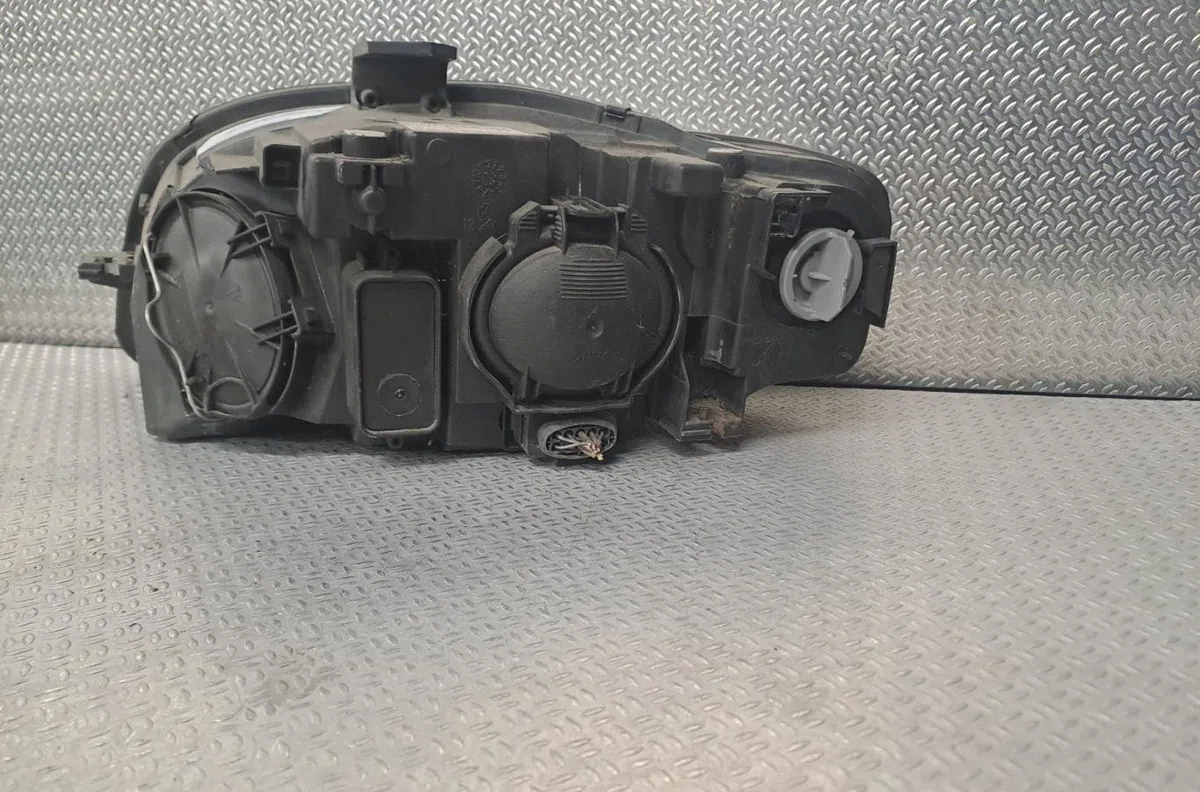 Phare droit AUDI A4 2 A4 2 AVANT PHASE 2 BREAK occasion