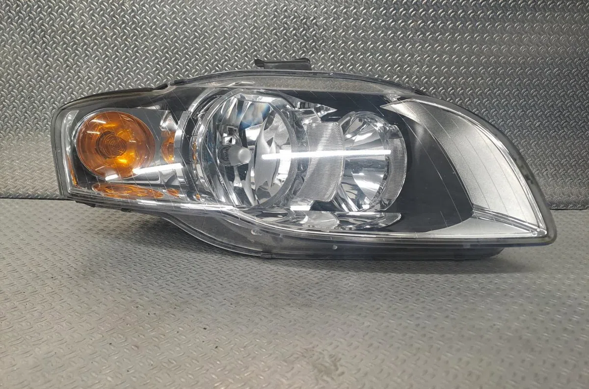 Phare droit AUDI A4 2 A4 2 AVANT PHASE 2 BREAK occasion
