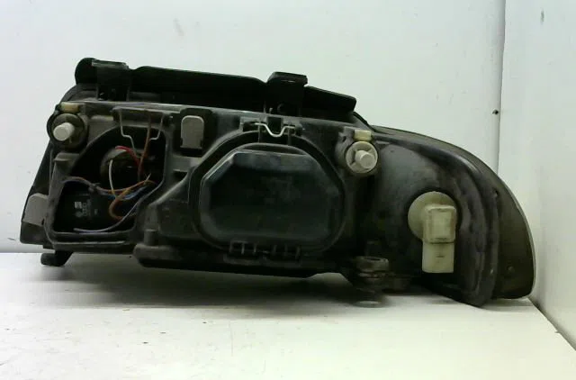 Phare droit Audi A4 B5 Avant (8D5) 1.6 (1994-2001) occasion