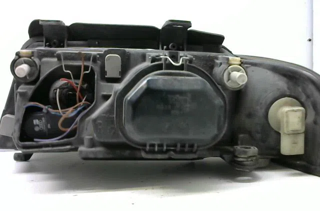 Phare droit Audi A4 B5 Avant (8D5) 1.6 (1994-2001) occasion