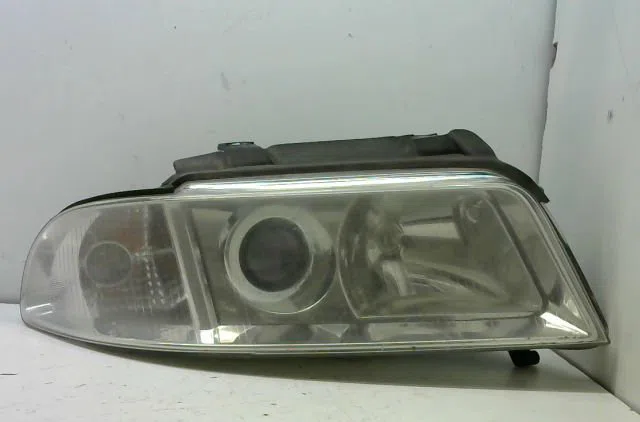 Phare droit Audi A4 B5 Avant (8D5) 1.6 (1994-2001) occasion