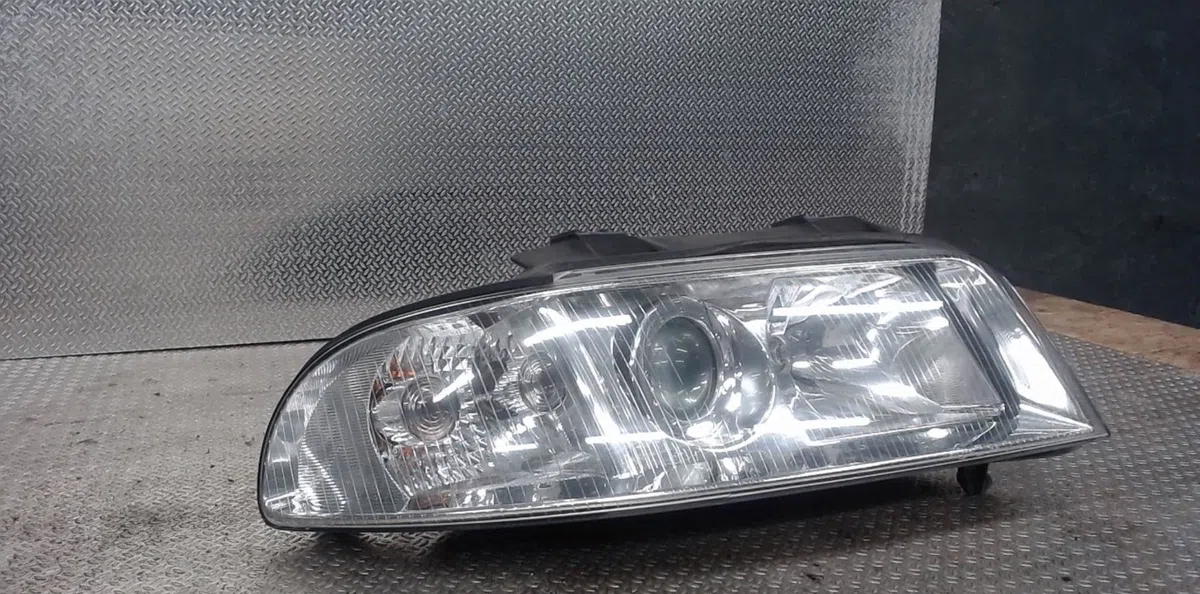 Phare droit Audi A4 B5 Avant (8D5) 1.9 tdi quattro (2000-2001) occasion