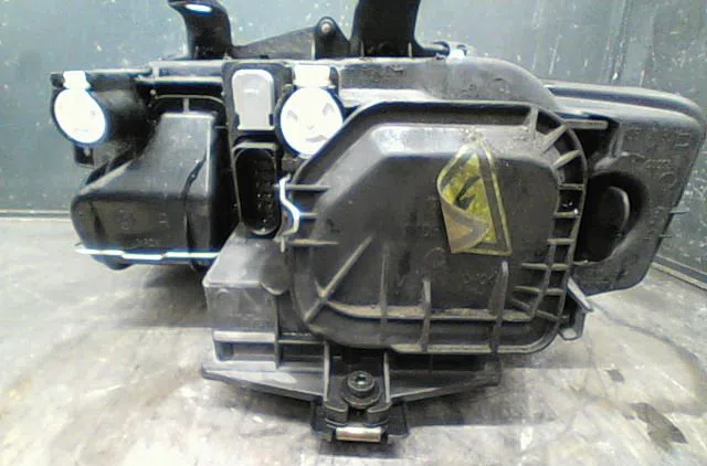 Phare droit Audi A4 B6 Avant (8E5) 2.5 tdi quattro (2001-2004) occasion