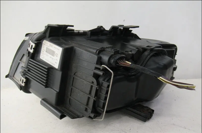 Phare droit Audi A4 B6 Décapotable (8H7) 2.5 tdi (2002-2005) occasion