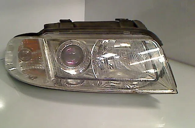 Phare droit AUDI A4 I  1.9 TDi 110ch occasion