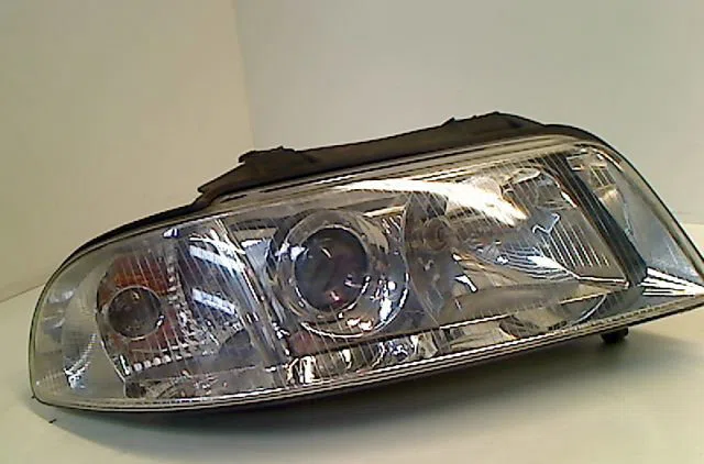 Phare droit AUDI A4 I  1.9 TDi occasion
