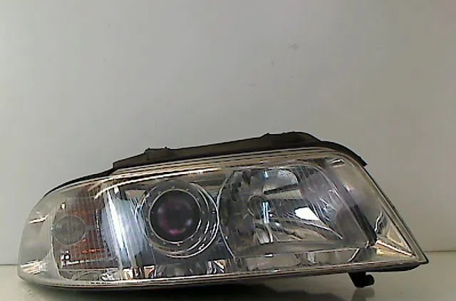 Phare droit AUDI A4 I 2001 occasion