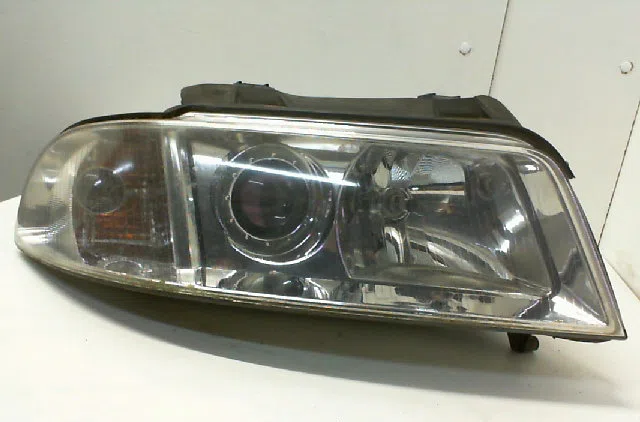 Phare droit AUDI A4 I occasion