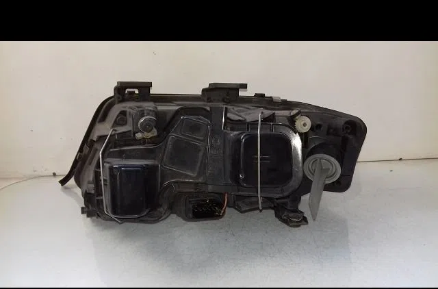 Phare droit Audi A6 C5 Avant (4B5) 2.5 tdi quattro (2000-2005) occasion